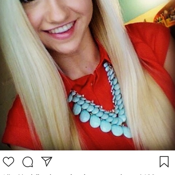 Red blouse - Picture 3 of 4